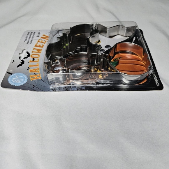 New R&M Halloween Stainless Steel 4 pc Cookie Cutters Set Ghost Owl Pumpkin Bat - Picture 7 of 10